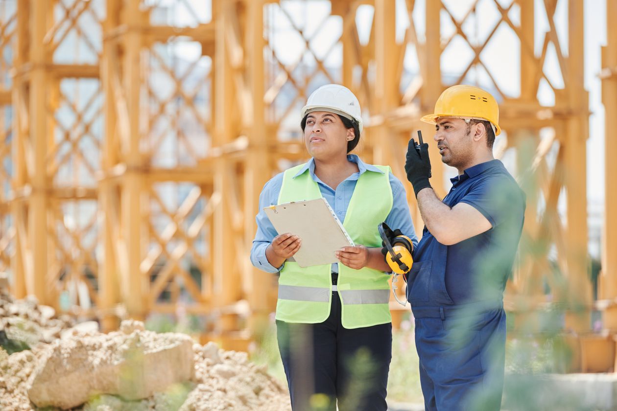 OSHA 10 vs OSHA 30 safety training session on a construction site